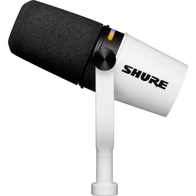 Paquete de micrófono Shure MV7+-W para podcasts XLR/USB con soporte de escritorio Gator (Blanco)