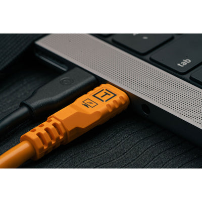 Cable USB-C TetherTools TetherPro Optima (9.4 metros / 31 pies, naranja de alta visibilidad, en ángulo recto)